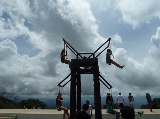 hilltop-ferris-wheel-in-full-swing